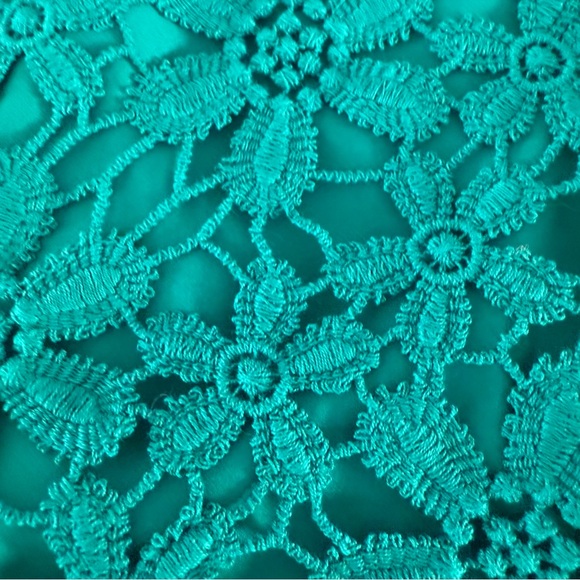 Hollister NWT Teal Floral Lace Women’s Shorts - Picture 4 of 5